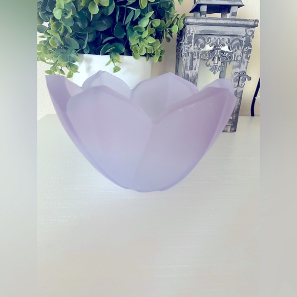 RARE LENOX PURPLE TINT FROSTED TULIP FLOWER BOWL 4" HIGH 6" WIDE 3/4" THICK - Picture 1 of 4